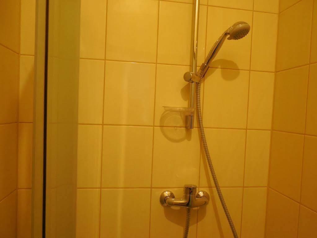 Gogol Park Hostel Riga Exterior photo